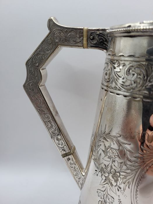 Posrebrzany dzbanek do kawy