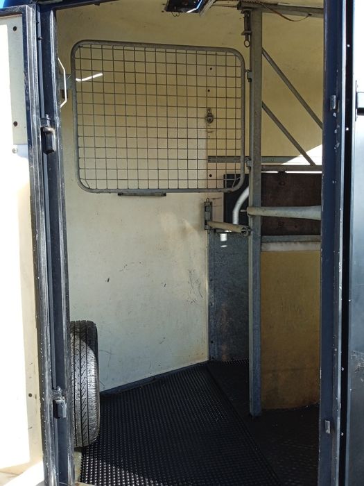 Atrelado reboque roulote 2 cavalos casa arreios