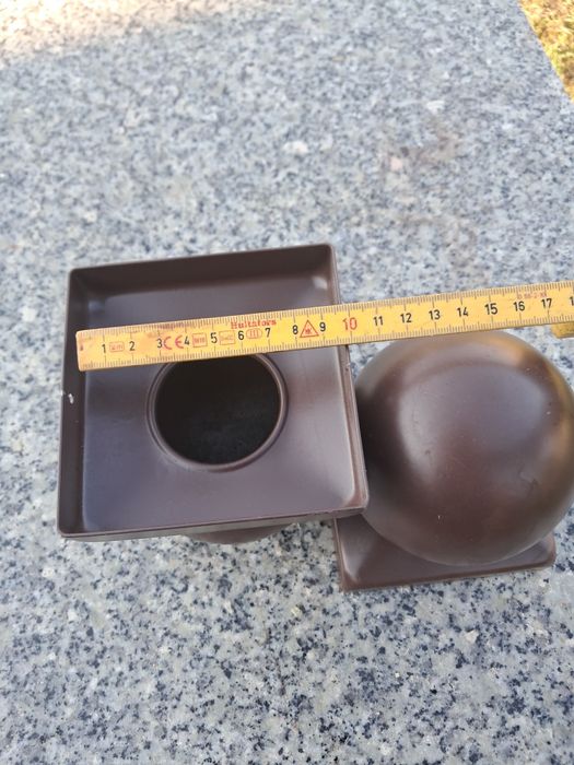 Zakonczenie daszek słupka ogrodzenia