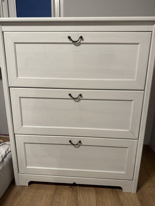 Komoda 3 duże szuflady plus jedna mniejsza