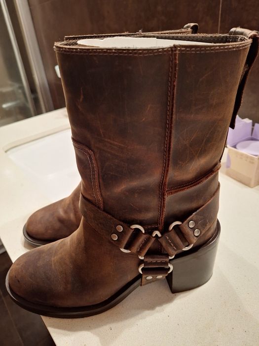 Botas em pele de bovino