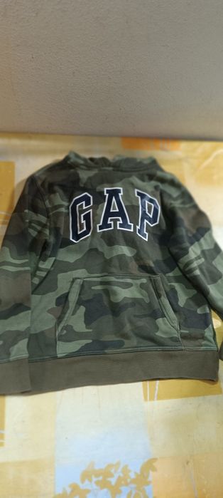 camisola com capuz camuflada da Gap. Tamanho S