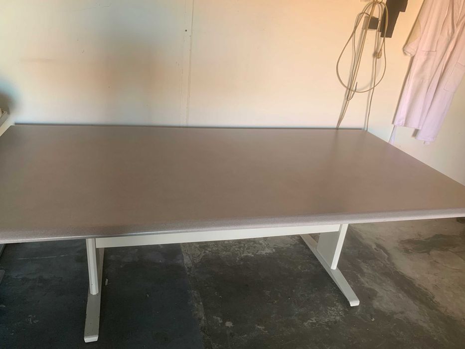 vendo mesa de compotador nova