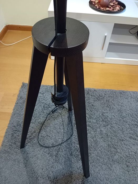 Candeeiro de pé alto