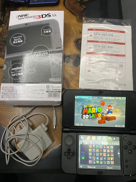 Zmordowana konsola New Nintendo 3DS XL z pudełkiem