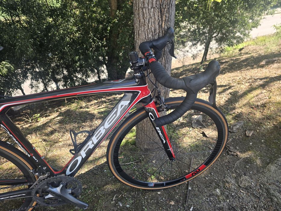 Orbea orca com rodas de carbono