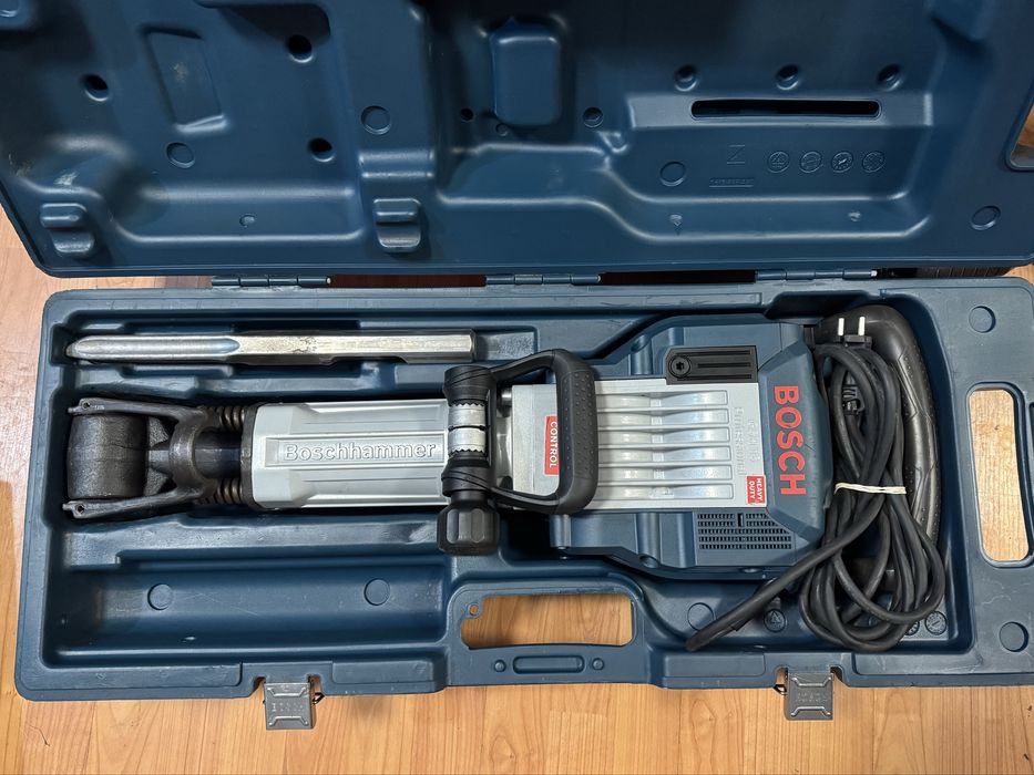 Młot wyburzeniowy Bosch GSH 16-28 – idealny stan, zestaw