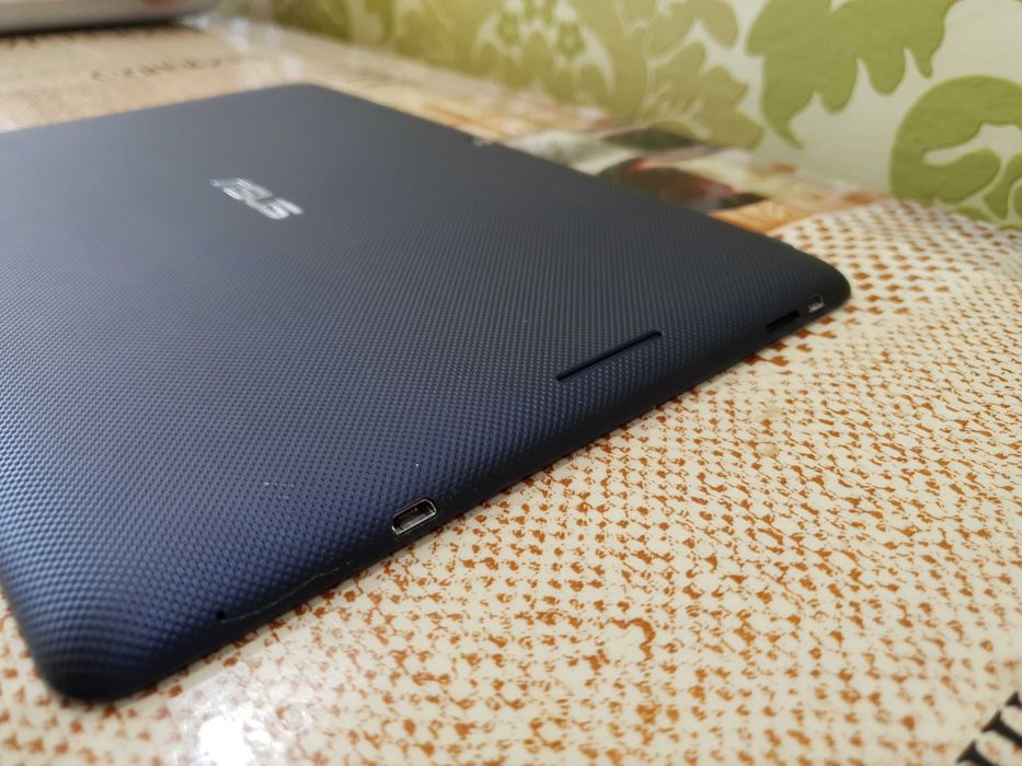 Планшет Asus MeMO Pad FHD 10 32GB ME302C