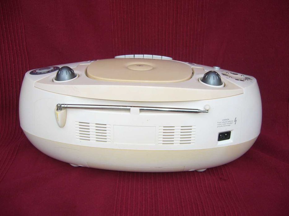Radiomagnetofon Grundig z odtwarzaczem CD / MP3