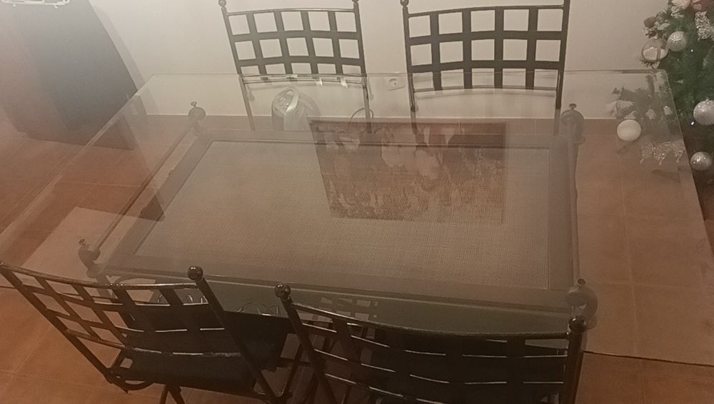 Conjunto Mesa e Cadeiras completo