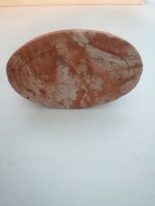 Pisa papéis bronze e mármore caveira