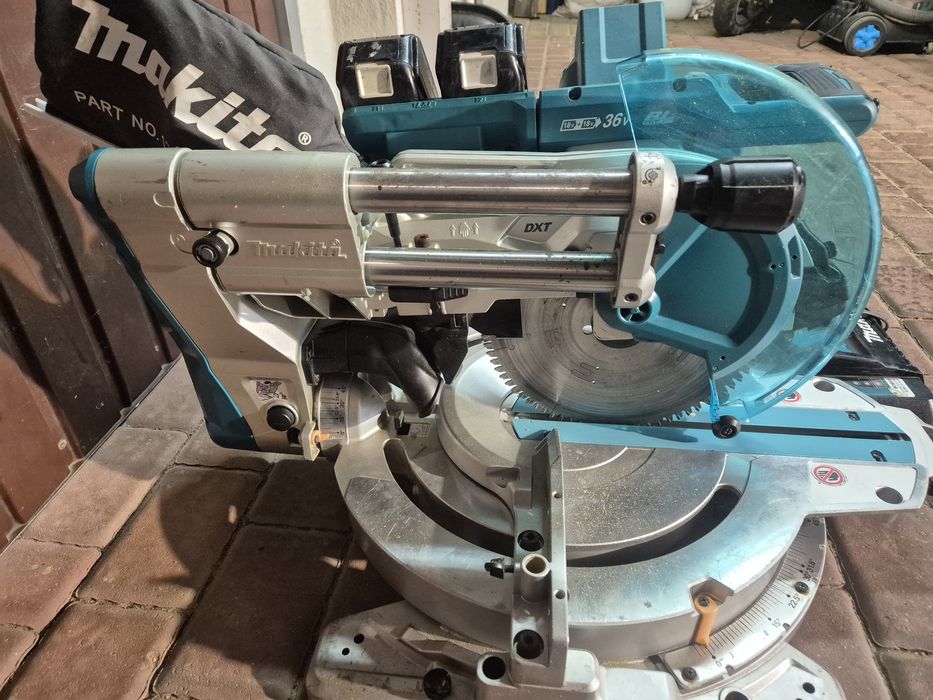 Makita DLS111 Piła ukośnica pilarka