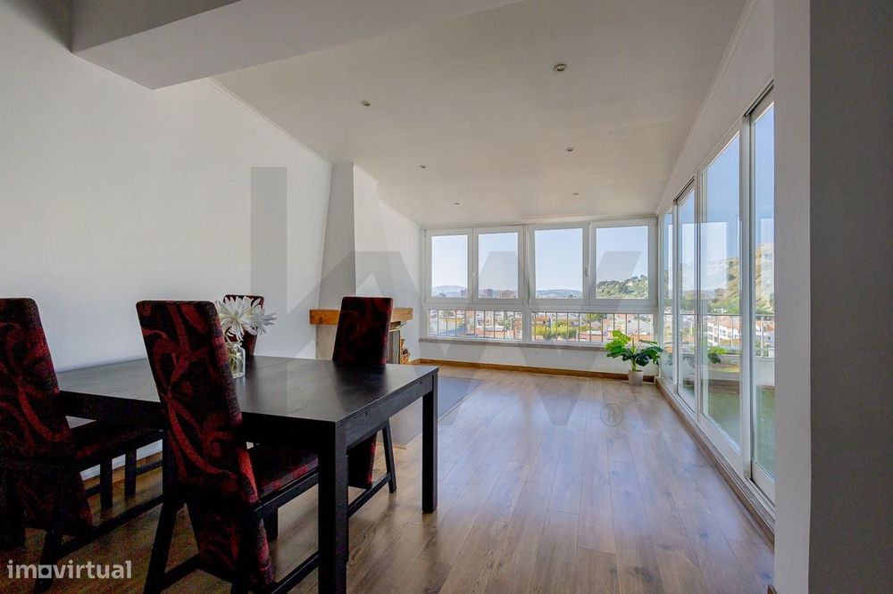 Apartamento T2 com Terraço e Vista Mar | Santo António da Caparica