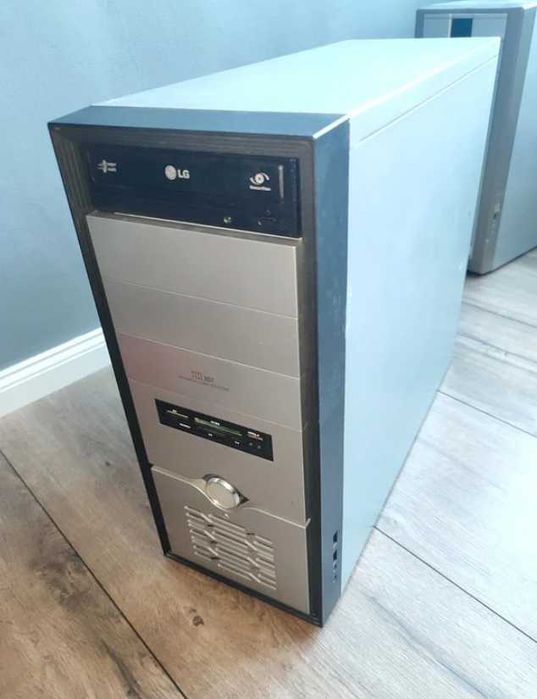 Retro komputer z lat 00