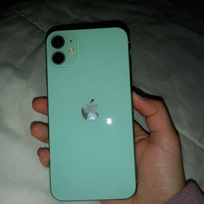 iPhone 11 64 GB verde água