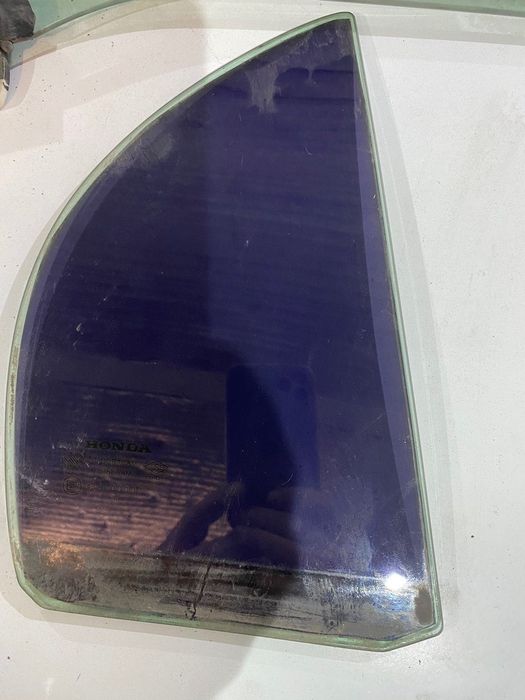 Продам стёкла боковые Хонда цывик 4д