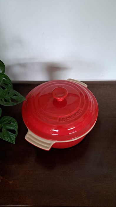 Le Creuset – ceramiczne naczynie z pokrywką 24 cm, czerwone