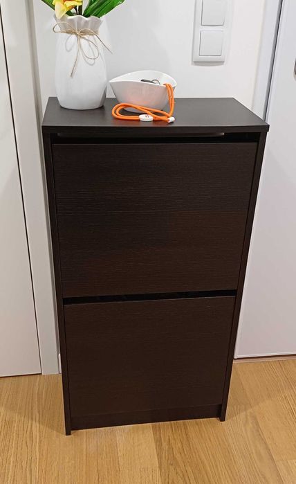 Sapateiras de cor preta (conjunto de três sapateiras)