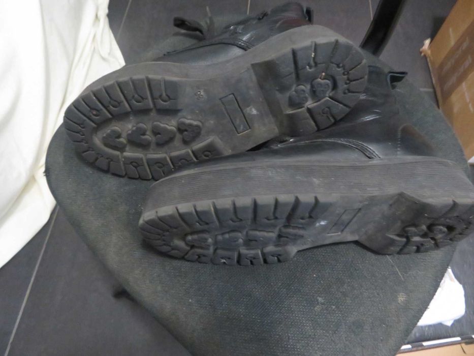 Botas pretas curtas