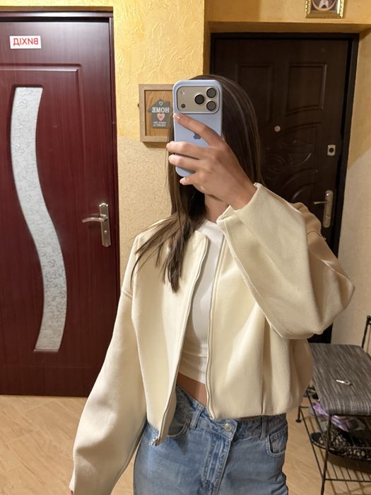 Бомбер від Zara.