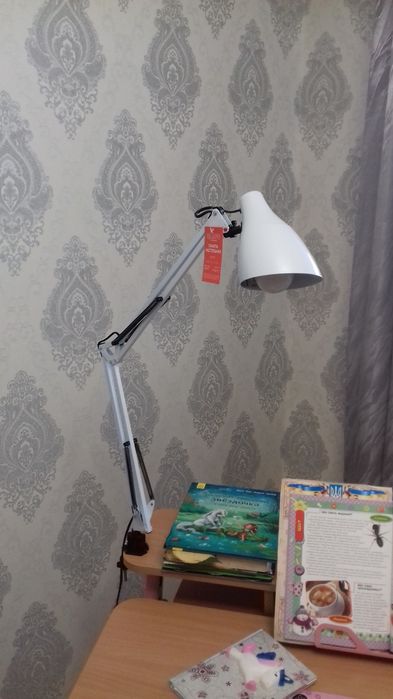 Продам лампу настільну, нова