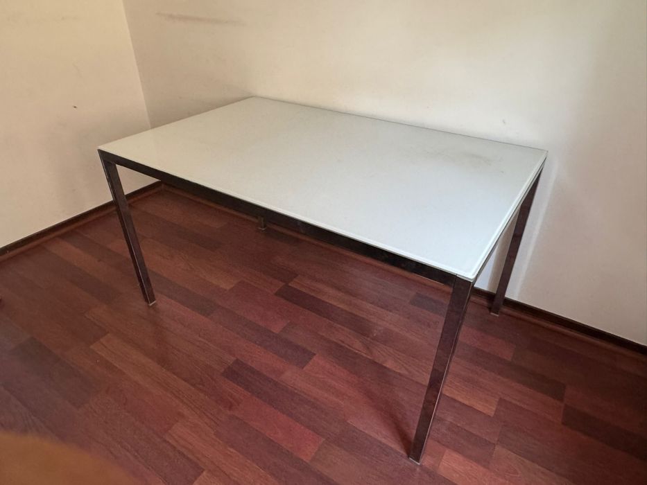 Mesa IKEA metal e tampo de vidro - TORSBY
