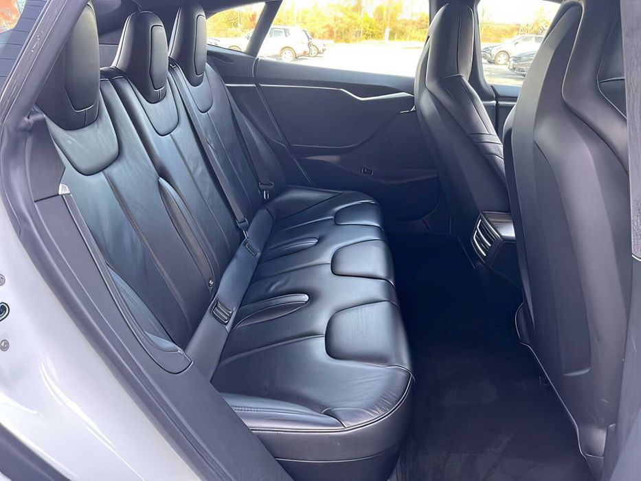 Tesla Model S      2016