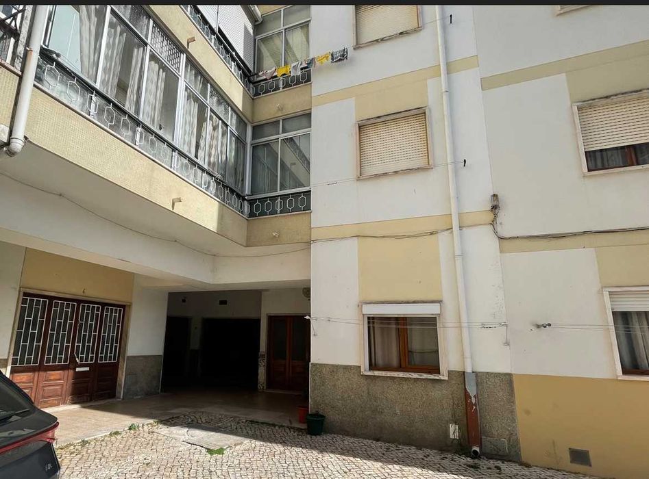 Arrenda-se loja/garagem