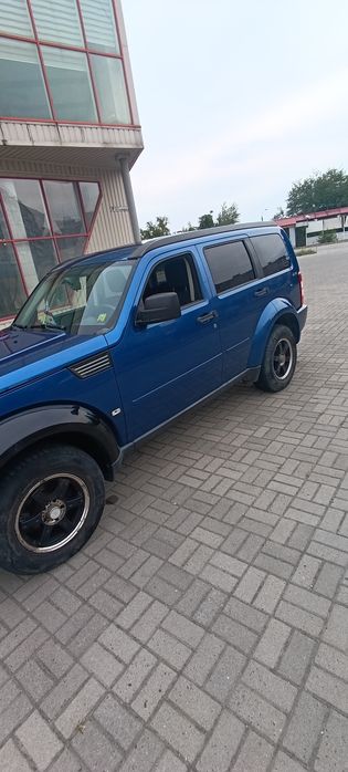 Внедорожник Dodge Nitro 2010 год