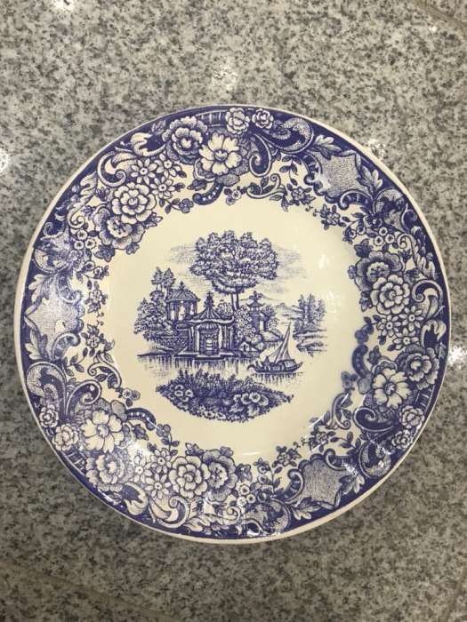 Pratos antigos 23,5cm. 12 pratos 30€.