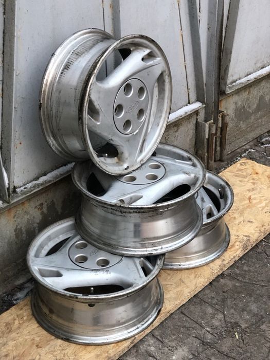 Легкосплавні диски Ford Probe 1996 (PCD)  5x114.3 (DIA): 67.1 R15