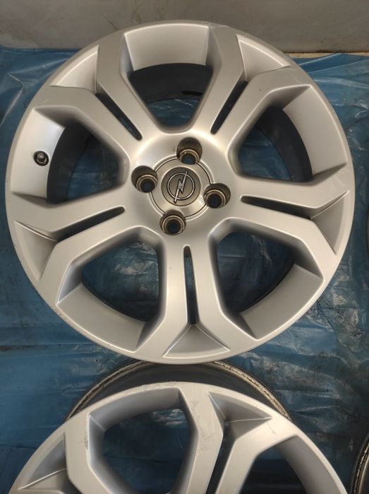 Felgi aluminiowe OPEL R 17 4x100 Czujniki