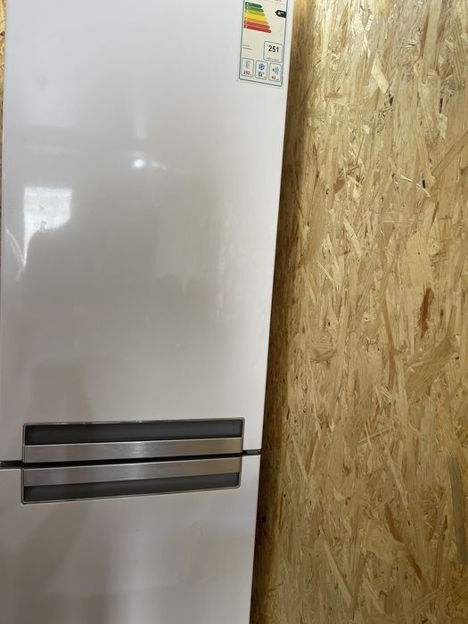 Холодильник Whirlpool  BSNF 9152 W