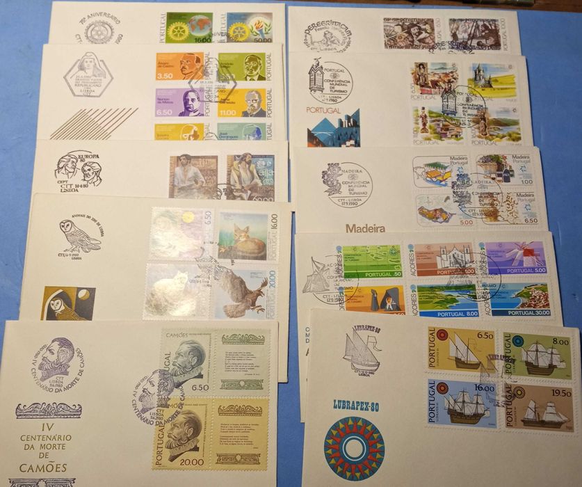 Envelope subscrito com selos