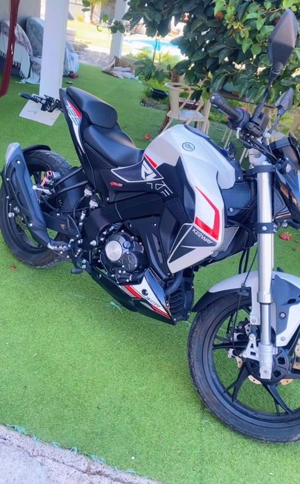 Moto, keeway ano 2022, 2821 KM rodados, cor branca ,muito bem conservada