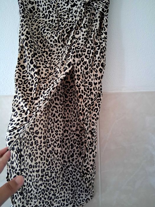 Saia Breskha,com top H&M.