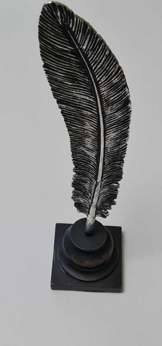 figurka pióra duża