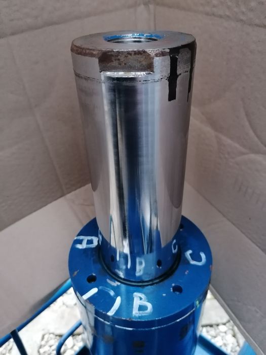 Pompa hydrauliczna z silnikiem i tłokiem