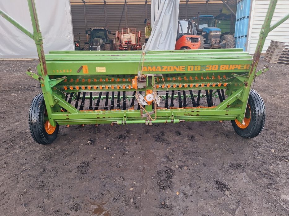 Siewnik zbożowy Amazone D8 Super 3m  stan bdb nie Hassia
