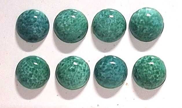 Esmeraldas Verdes em estilo cabochão medidas 18 mm de diâmetro