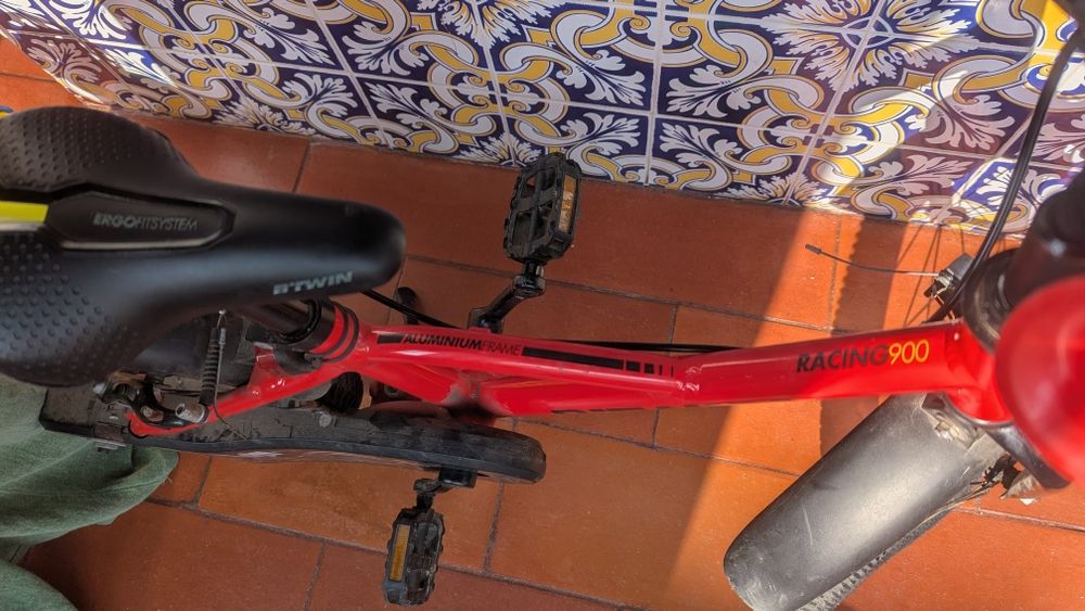 Bicicleta vermelha roda 16