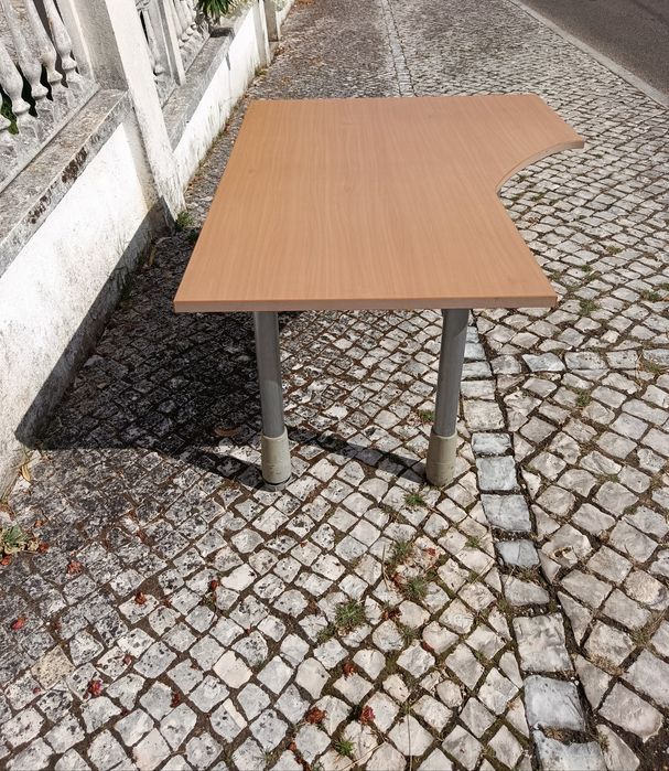 Imponente mesa de escritório