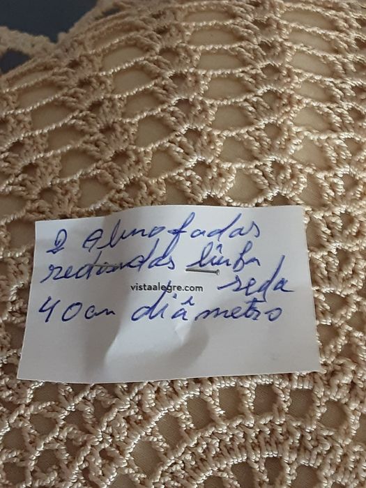 2 almofadas feitas em linha  de seda redondas  40 cm diâmetro
