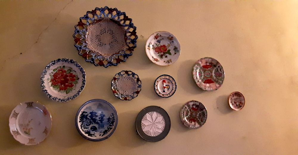 Pratos antigos decorativos