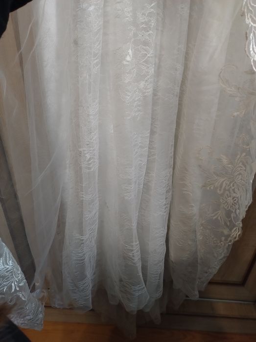 Suknia ślubna z trenem