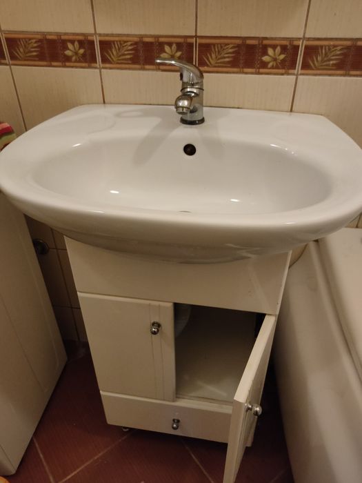 Pilnie sprzedam umywalkę Cersanit z baterią i szafką