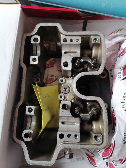 Vendo peças de mota Honda VT250 de 1984