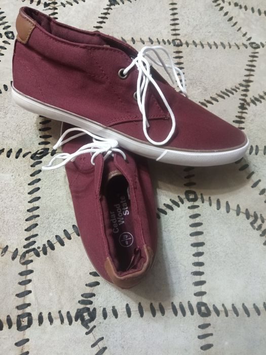 Качественные кроссовки кеды42р