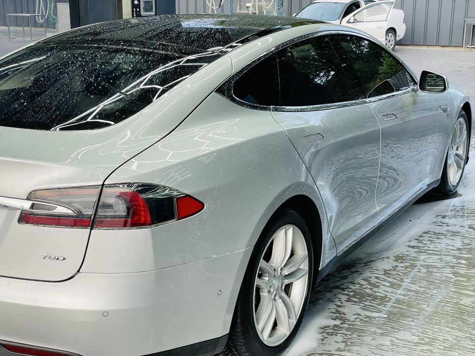 Tesla Model S 2016’ Dual motor