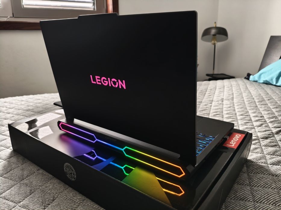 Portátil gaming Legion PRO 7  RTX 5080  OLED